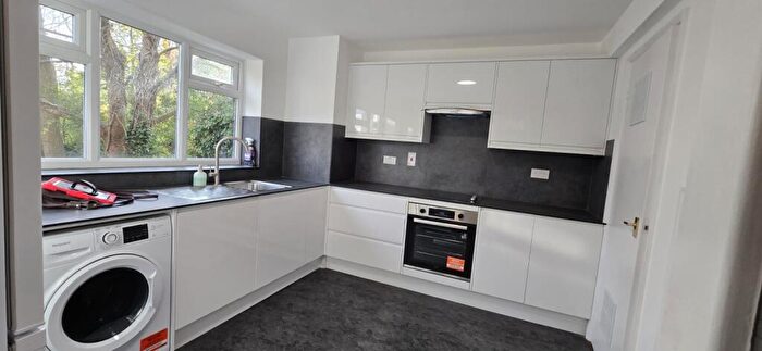 2 Bedroom Flat To Rent In St. Johns Park, London, SE3
