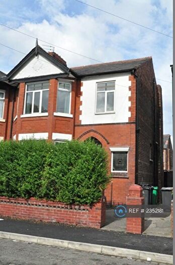 6 Bedroom Semi-Detached House To Rent In Sunny Bank Road, Manchester, M13