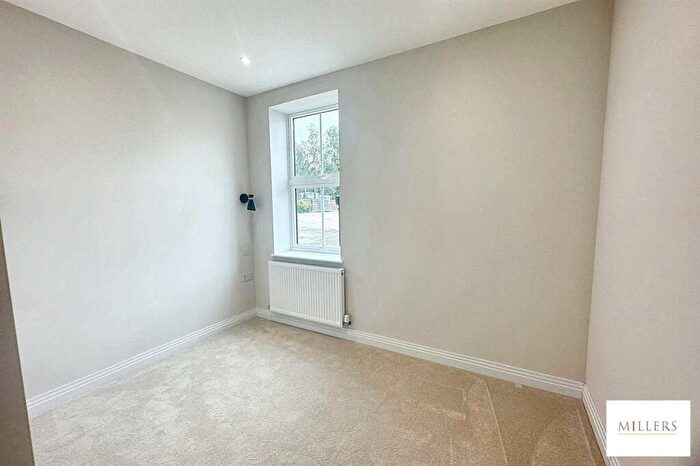 1 Bedroom Flat To Rent In Merlin House, Bakers Lane, Epping, CM16