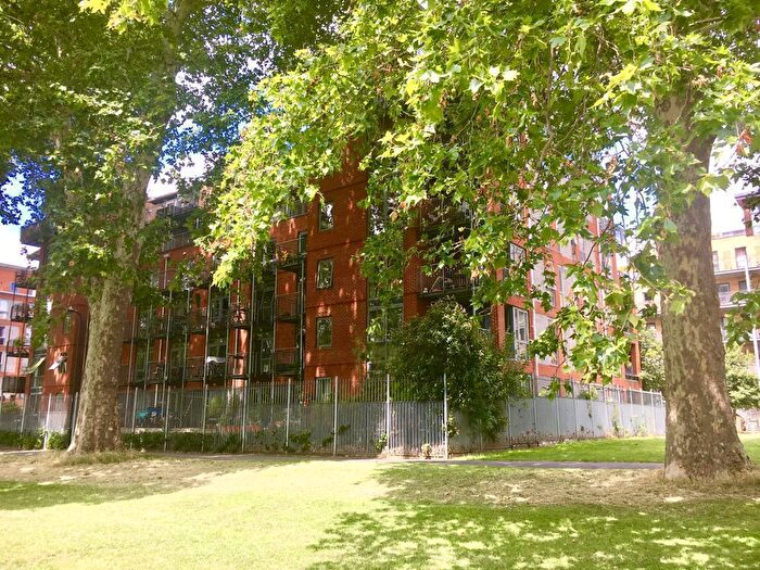 2 Bedroom Flat For Sale In Southwold Road, Hackney, E5