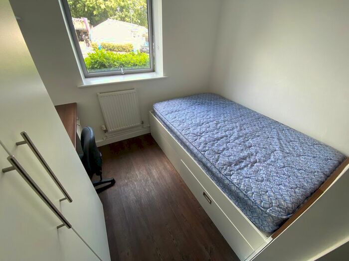 Studio To Rent In Chapel Street, Luton, LU1