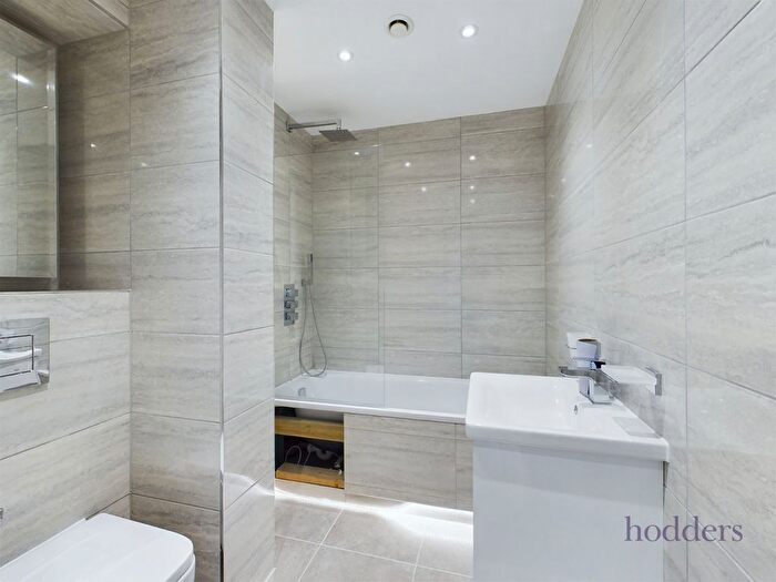 1 Bedroom Flat To Rent In Station Road, Addlestone, KT15