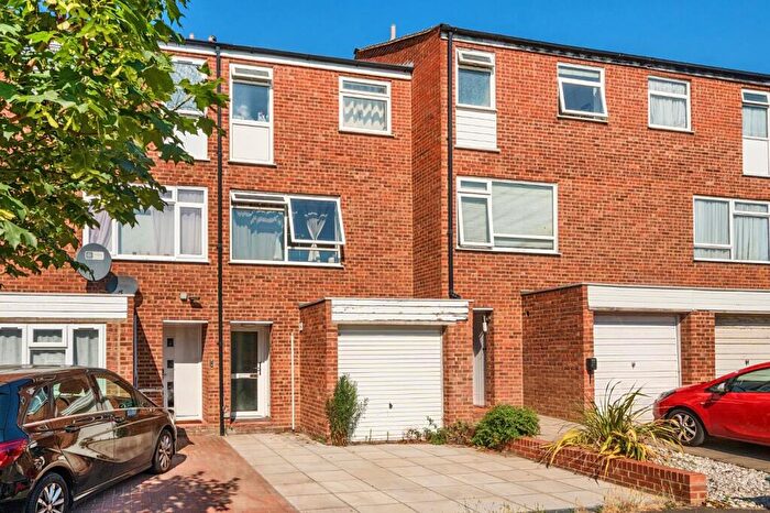 4 Bedroom Terraced House To Rent In Dumbleton Close, Kingston Upon Thames, KT1