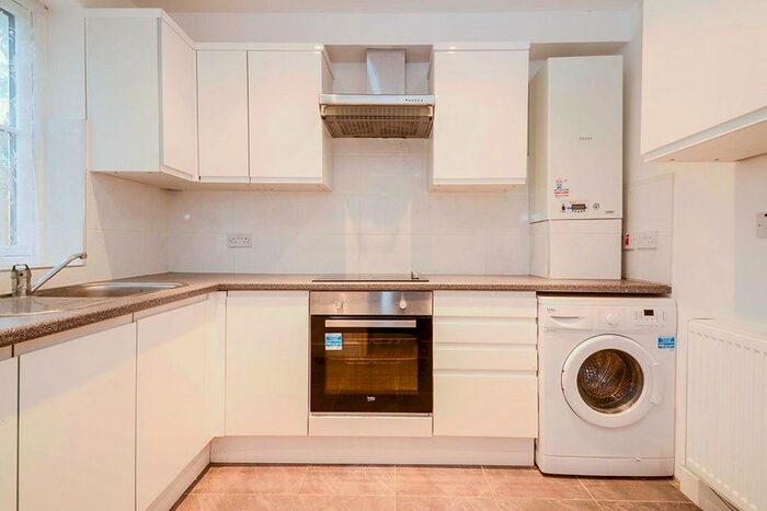 3 Bedroom Flat To Rent In Albany Court, 117E St. Albans Road, Watford, Hertfordshire WD17