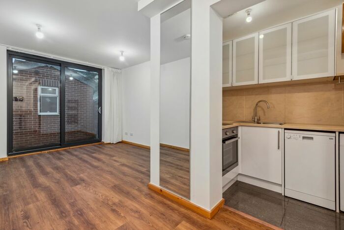 1 Bedroom Flat To Rent In Gunnersbury Lane, Gunnersbury, W3