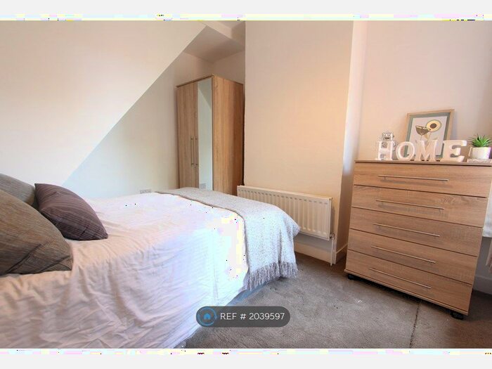 6 Bedroom Terraced House To Rent In Swainstone Road, Reading, RG2