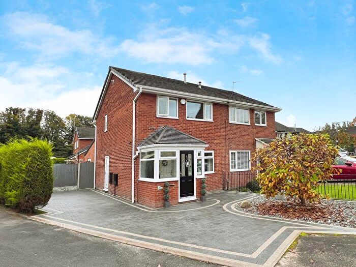 3 Bedroom Semi-Detached House For Sale In Riverside Drive, Radcliffe, M26