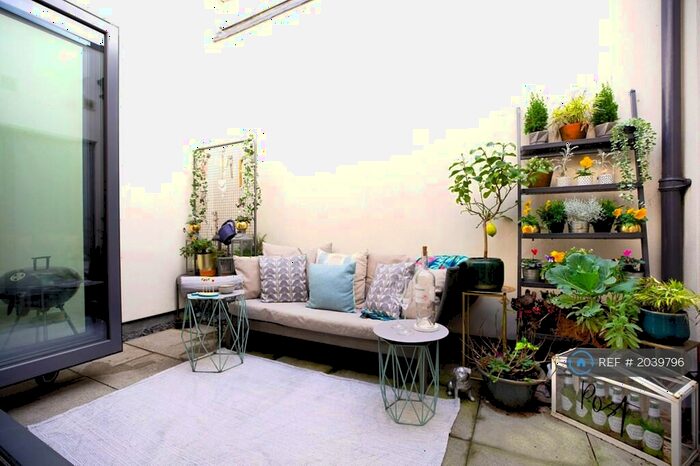 1 Bedroom Flat To Rent In Holloway Road, London, N7