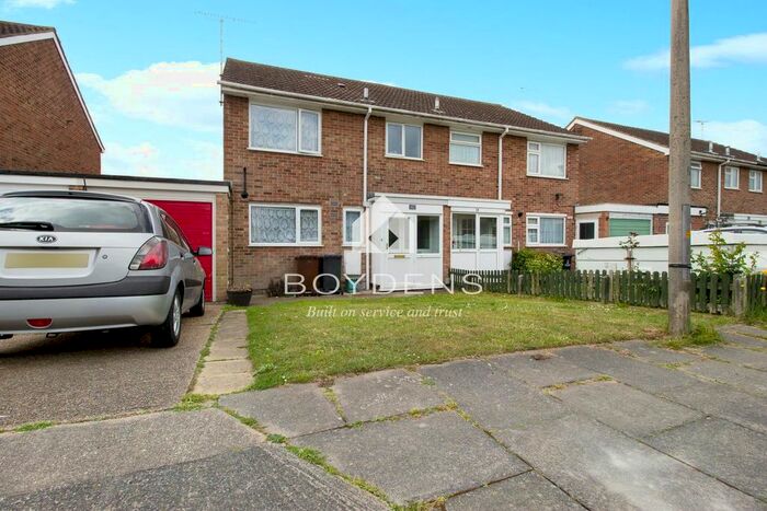 3 Bedroom Semi-Detached House To Rent In Howe Close, Colchester, Essex, CO4