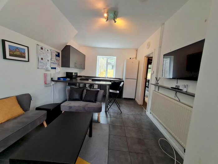 5 Bedroom Semi-Detached House To Rent In Colbourne Avenue, Brighton, BN2