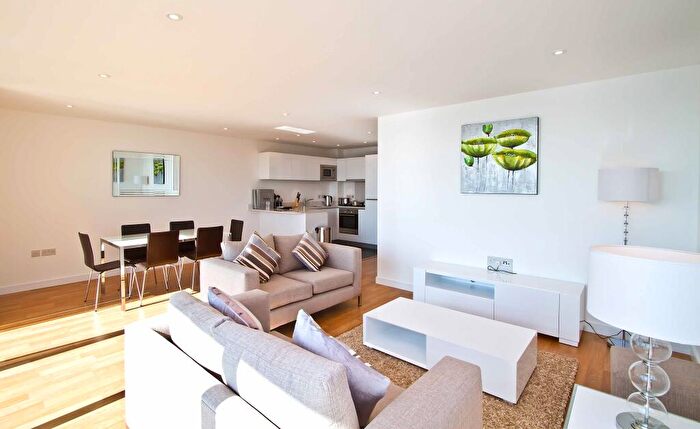 3 Bedroom Apartment To Rent In Goodchild Road, London, N4