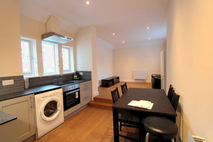 1 Bedroom Flat To Rent In Clifford Avenue, London, SW14