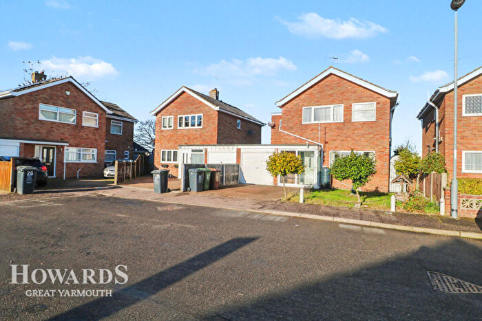 3 Bedroom Detached House For Sale In The Close, Hemsby, NR29