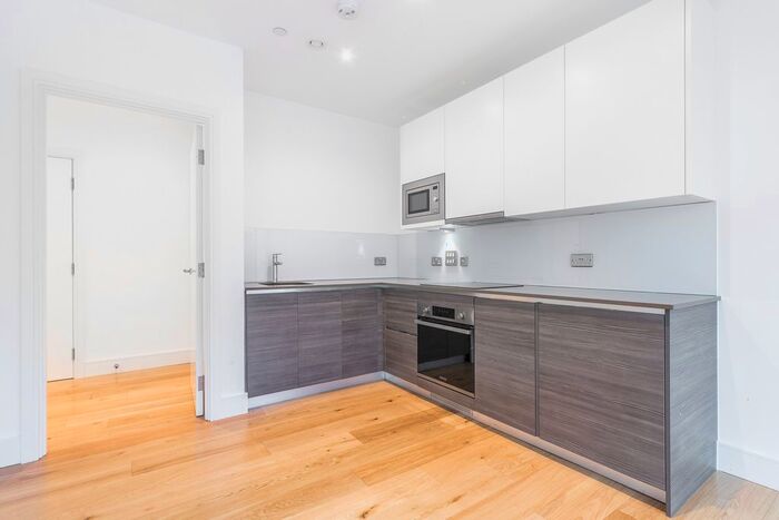 1 Bedroom Flat To Rent In Trinity Square, - Staines Road, Hounslow, London, TW3