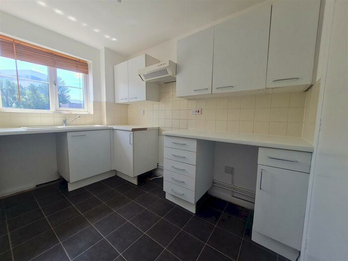 1 Bedroom Flat To Rent In Tenny House, Curzon Drive, Grays, RM17