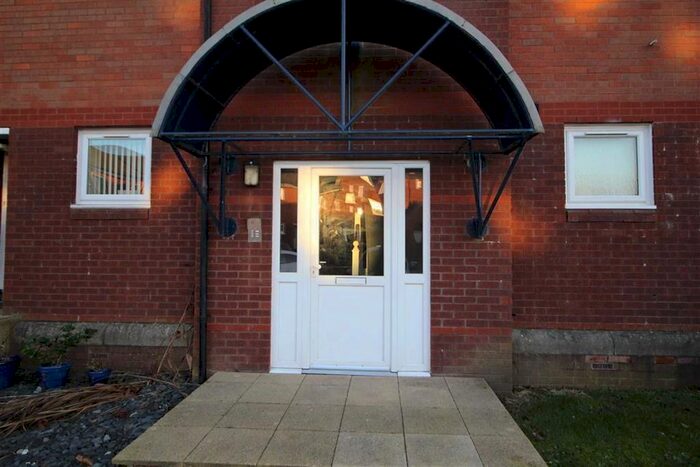 2 Bedroom Flat To Rent In Princes Reach, Ashton-On-Ribble, Preston PR2