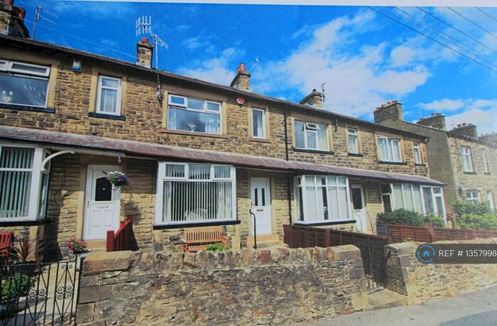 3 Bedroom Terraced House To Rent In Fell Lane, Keighley, BD22