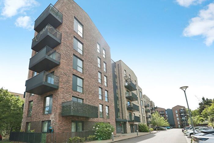 2 Bedroom Flat For Sale In Riverwell Close, Watford, WD18