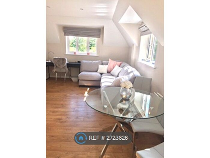 2 Bedroom Flat To Rent In Curo Park, St Albans, AL2