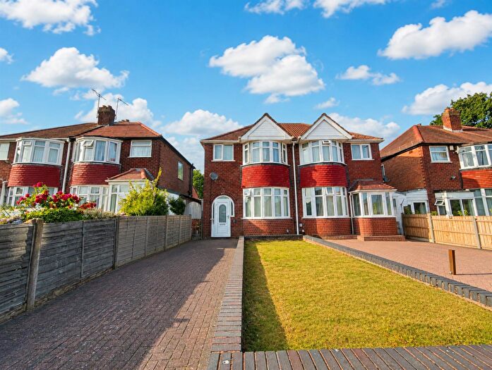 3 Bedroom Semi-Detached House For Sale In Quinton Road West, Quinton, Birmingham, B32