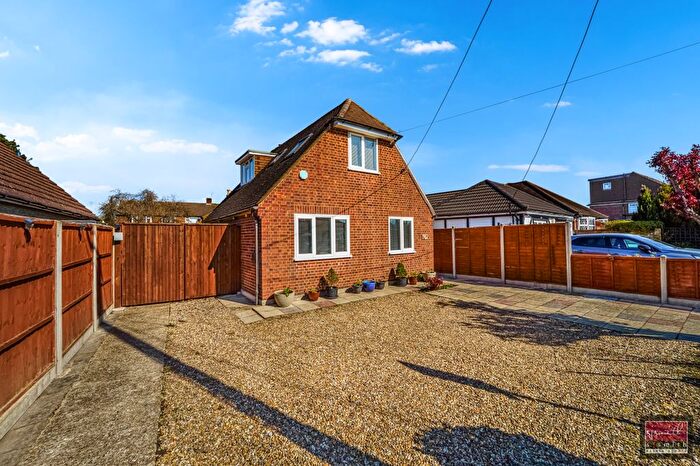 2 Bedroom Detached House For Sale In Ashgrove Road, Ashford, TW15