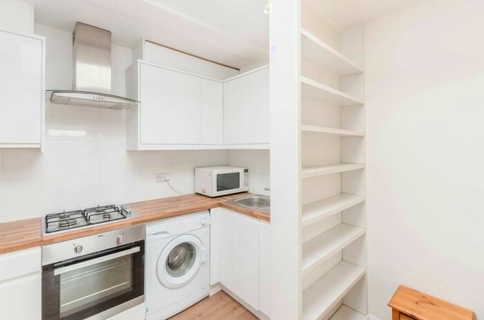 2 Bedroom Flat To Rent In Nassau Street, Fitzrovia, London, W1W