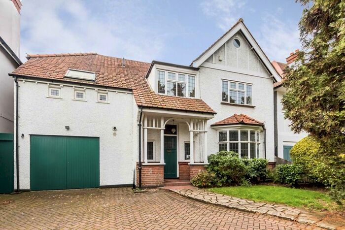 6 Bedroom Property To Rent In Hurst Road, East Molesey, KT8