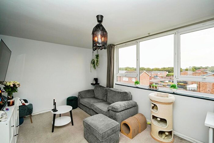 2 Bedroom Flat For Sale In Cherrytree Road, Wirral, CH46