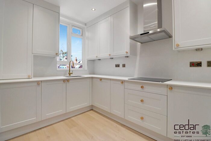 3 Bedroom Flat To Rent In Platts Lane, London, NW3