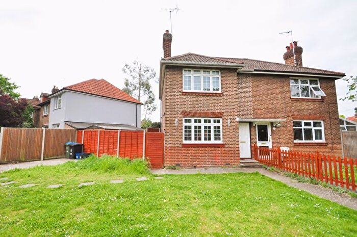 3 Bedroom Semi-Detached House To Rent In Lovell Road, Richmond, TW10