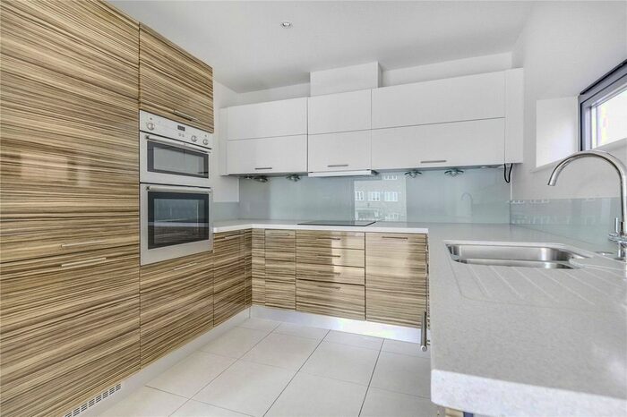 2 Bedroom Flat To Rent In Mercier Road, Putney Hill, SW15