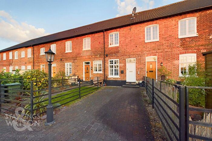 2 Bedroom Flat For Sale In Heckingham Park Drive, Hales, Norwich, NR14
