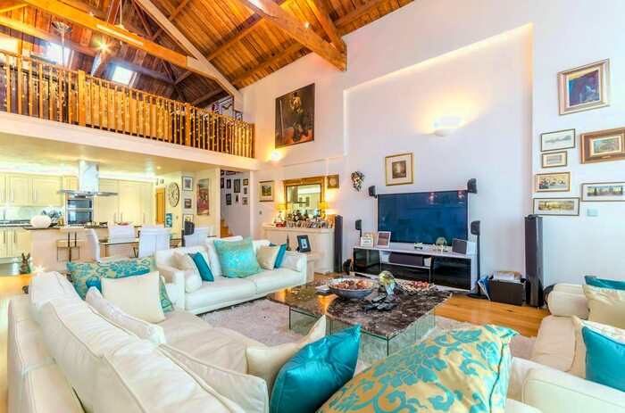 4 Bedroom Flat To Rent In Friern Barnet, Friern Barnet, London, N11