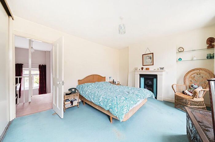 3 Bedroom Terraced House For Sale In Trigon Road, London, SW8