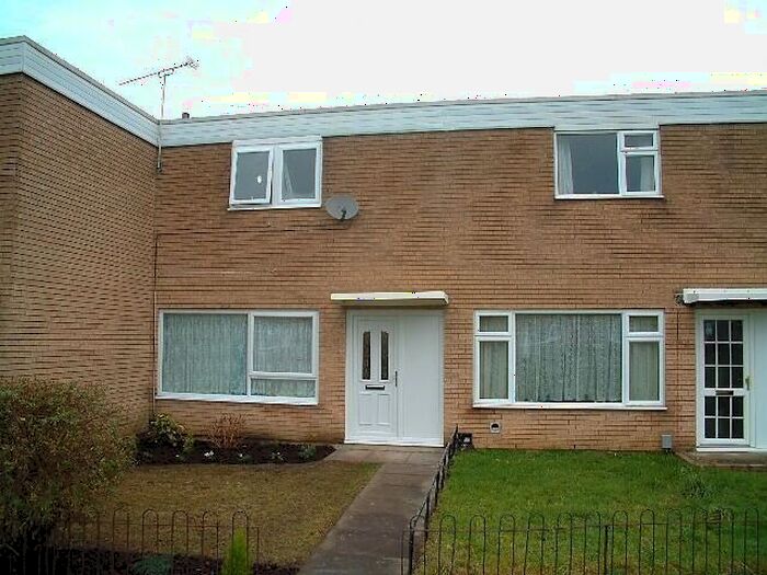 3 Bedroom House To Rent In Bedroom Terraced House In Farnborough, GU14