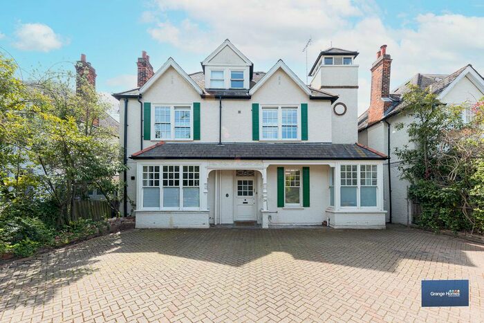 4 Bedroom Flat To Rent In Queen Annes Place, Enfield, EN1