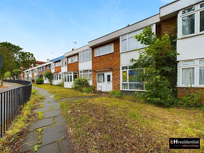 3 Bedroom Terraced House To Rent In Bowes Road, London, N11