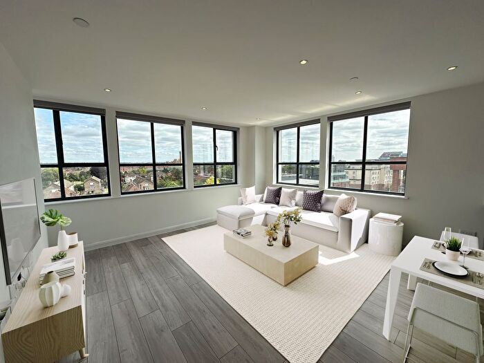 2 Bedroom Flat To Rent In Bath Road, Slough, Berkshire, SL1
