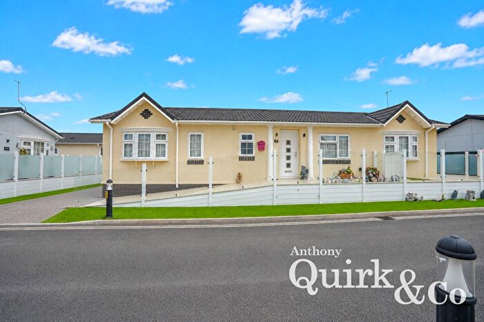 2 Bedroom Mobile/park Home For Sale In Coastal Drive, Canvey Island, SS8