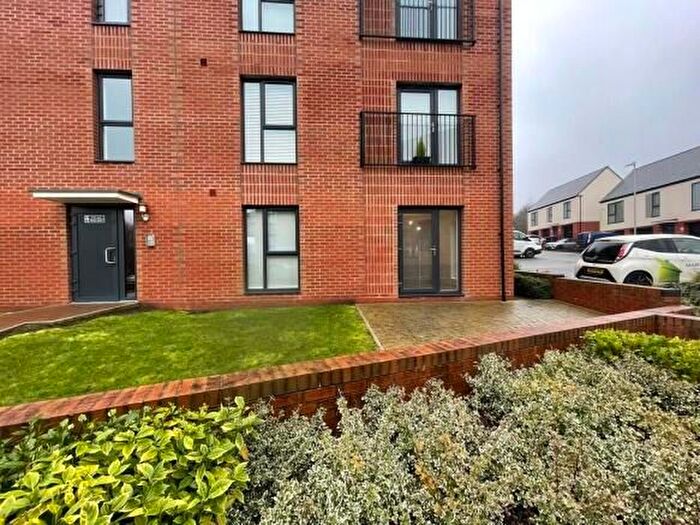 2 Bedroom Flat To Rent In Parkside Crescent, Ketley, Telford, TF1