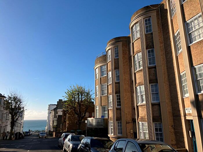 2 Bedroom Flat For Sale In Chichester Close, Chichester Place, Brighton, BN2