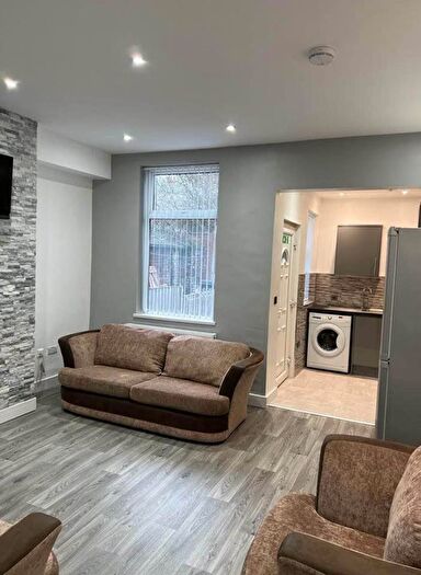 4 Bedroom End Of Terrace House To Rent In En-Suite Room Available - Queens Road, Sheffield, S2