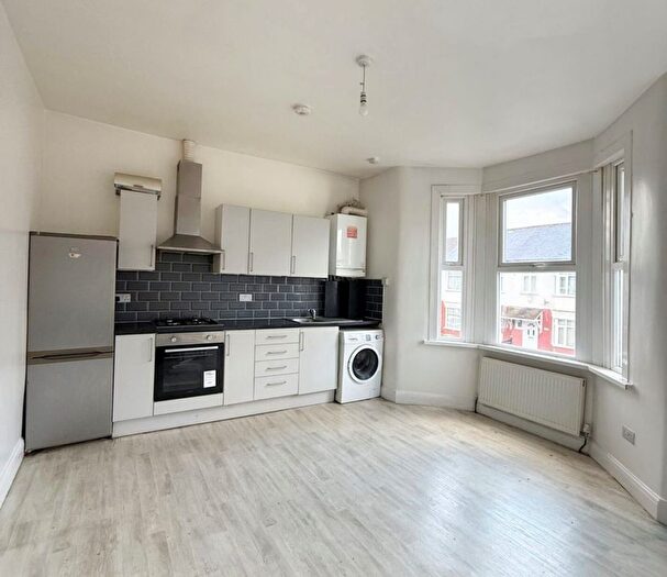 2 Bedroom Flat To Rent In Dersingham Avenue, London, E12
