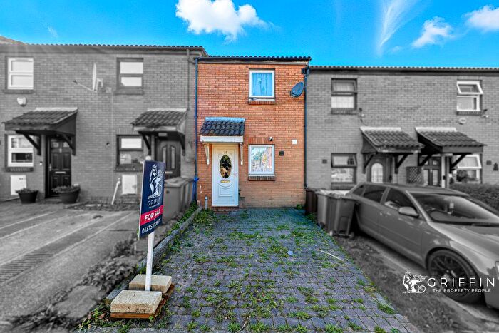 2 Bedroom Terraced House For Sale In Fanns Rise, Purfleet-On-Thames, RM19