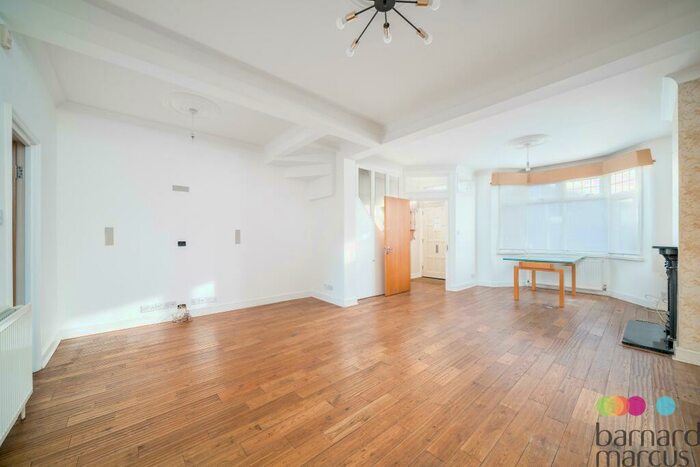 3 Bedroom House To Rent In Oakleigh Road North, London, N20