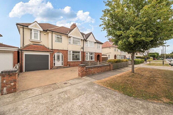 5 Bedroom Semi Detached House For Sale In Elmfield Avenue, York, YO31