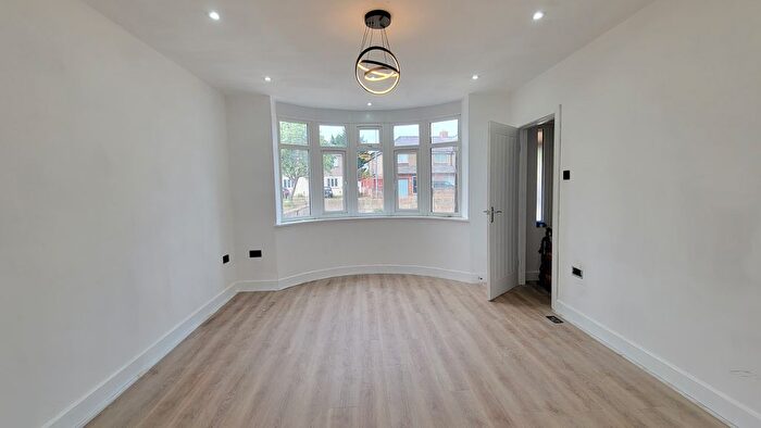 4 Bedroom Property To Rent In Moredon Road, Swindon, SN2