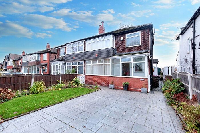 3 Bedroom Semi Detached House For Sale In Lancaster Road, Salford, M6