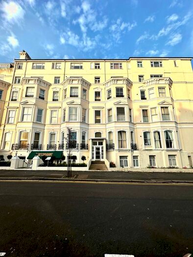 3 Bedroom Flat To Rent In Clifton Gardens, Folkestone, CT20