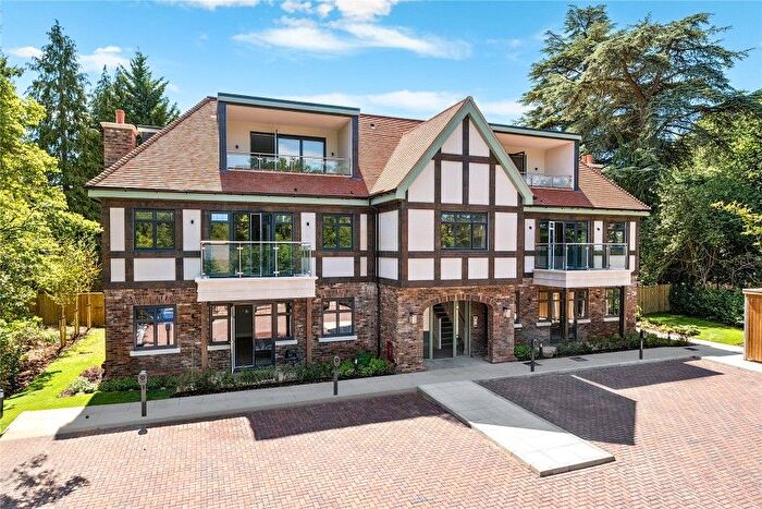 2 Bedroom Flat To Rent In Hook Heath, Woking, Surrey, GU22